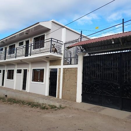 Wally'S Place Естелі Екстер'єр фото