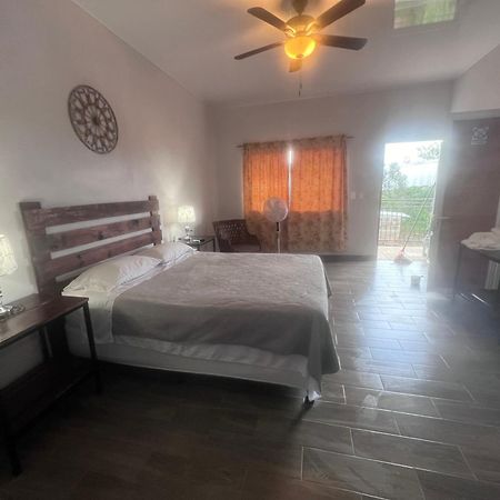 Wally'S Place Естелі Екстер'єр фото