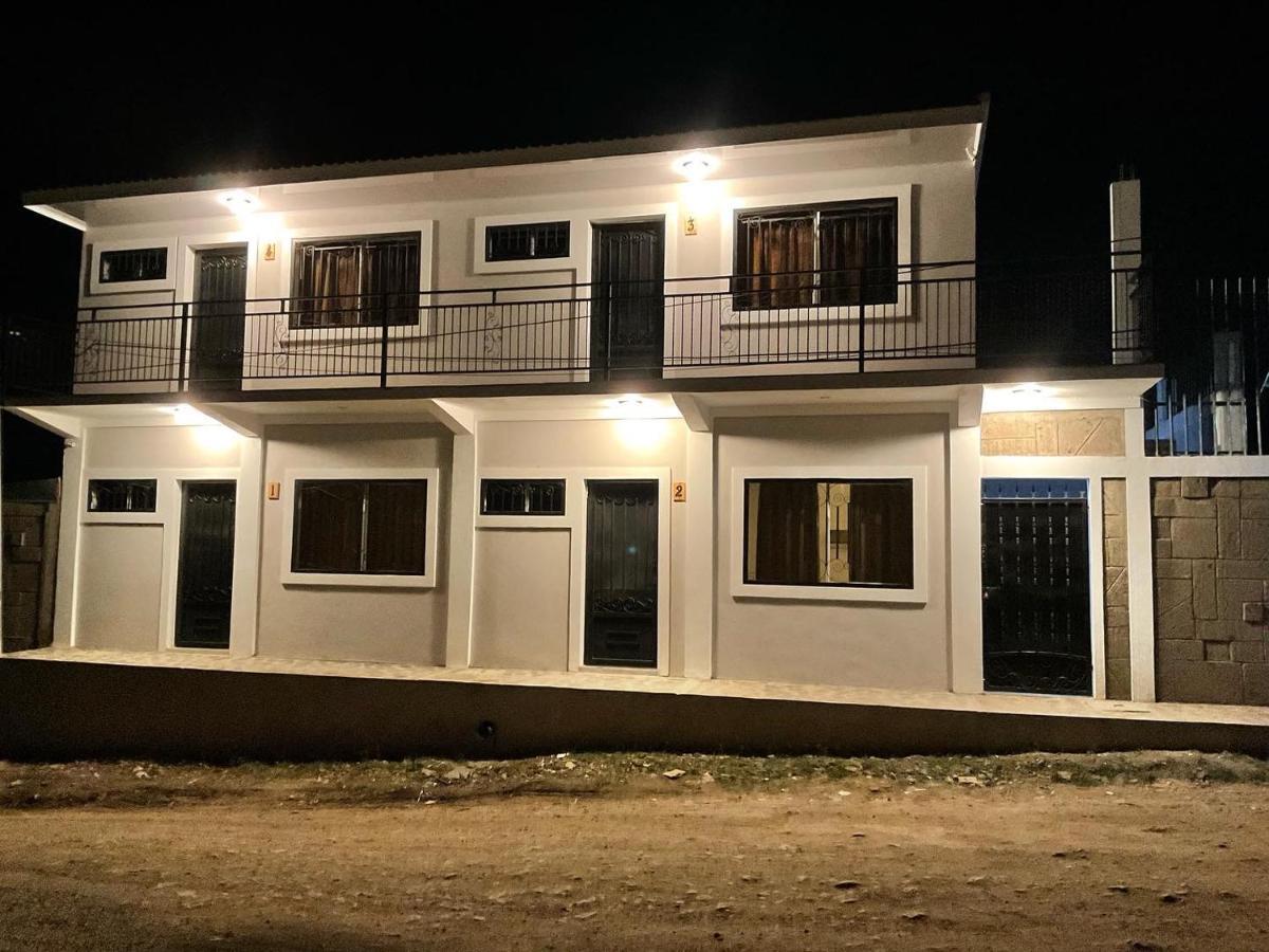 Wally'S Place Естелі Екстер'єр фото