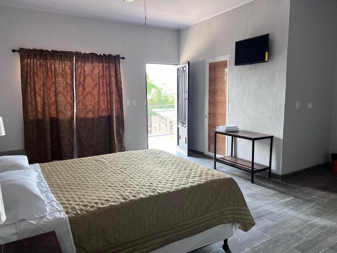 Wally'S Place Естелі Екстер'єр фото