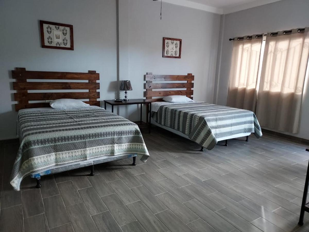 Wally'S Place Естелі Екстер'єр фото