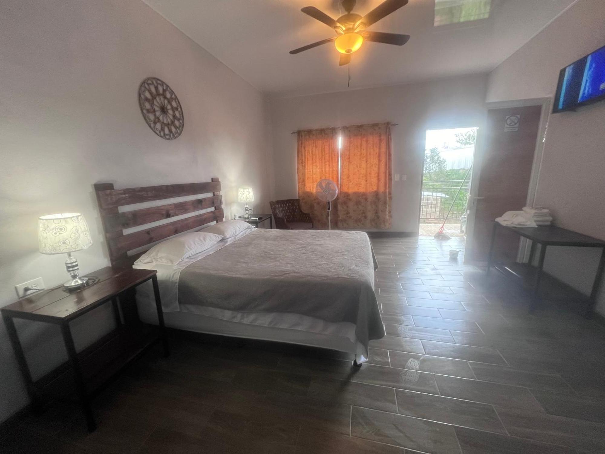 Wally'S Place Естелі Екстер'єр фото